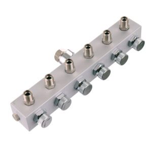 Levegő elosztó airbrush festékszórókhoz 6 db 1/8" levegő kimenet és 1 db 1/4" levegő bemenet Technic BD13-6